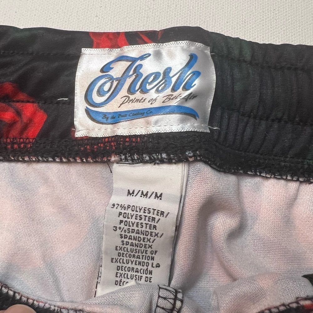 NWT Men's Floral Red and Black Board Shorts Size Medium No Liner (Z) - Picture 4 of 6